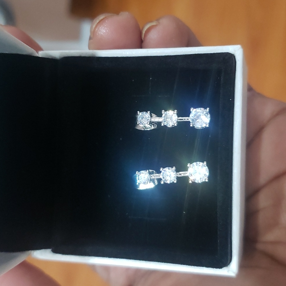 Earings - Picture 2 of 5